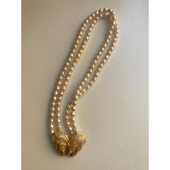 VINTAGE SIGNED K.J.L. FOR AVON FAUX PEARLS WITH ENAMEL BUTTERFLY 18" NECKLACE - Picture 6 of 16